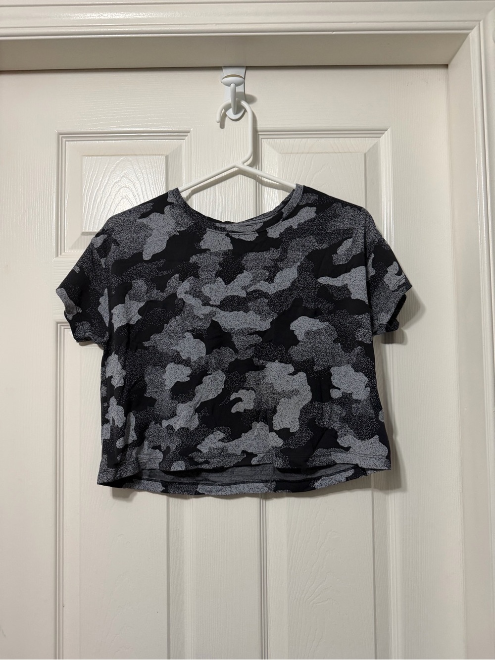 Lululemon athletica new year cates t shirt size 8 euc